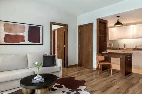 One Bedroom King Suite Near Civic Square Park 2 Luxury Bookings