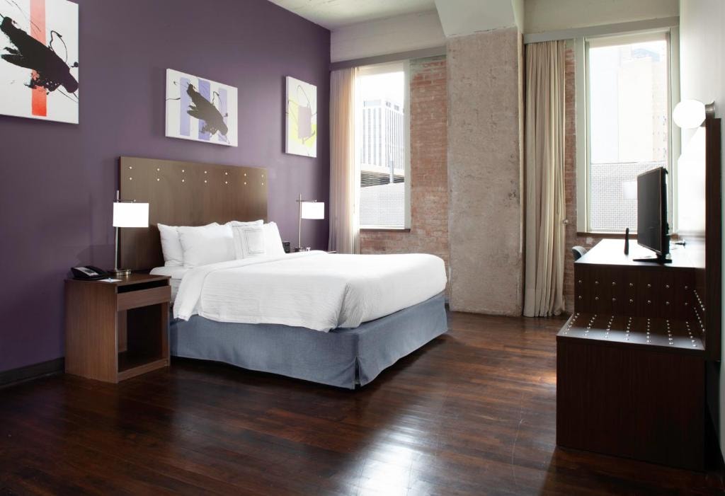 Guest Room Near Priority Emergency Dental Care DAL Luxury Bookings