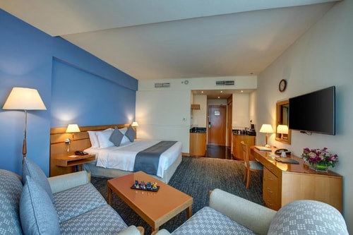 Deluxe King Room Near Port Saeed Plaza Dubai Luxury Bookings