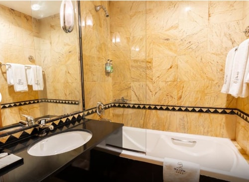 Deluxe King Or Twin Room Near Dubai Customs 4 Luxury Bookings
