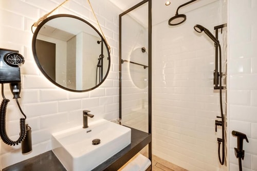 Standard Double or Twin Near WTC Metro Station 10 Luxury Bookings