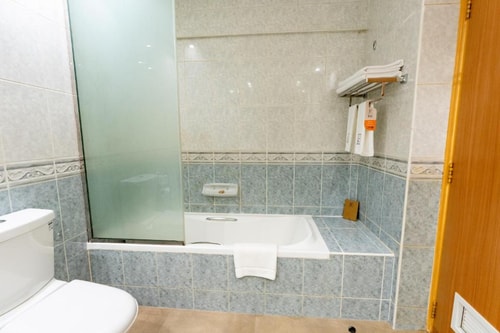 Deluxe King Or Twin Room Near Abuhail Centre Dubai 6 Luxury Bookings
