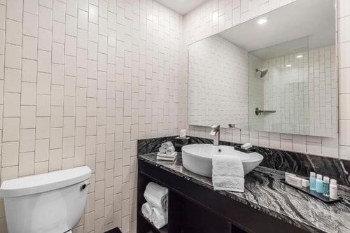 King room Near The Richman Law Firm DAL 5 Luxury Bookings