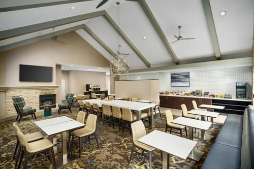 Studio Suite Near Glazer's Beer and Beverage DAL 8 Luxury Bookings