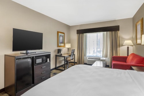 King Room With Sofa Bed Near Furr High School HOU 2 Luxury Bookings