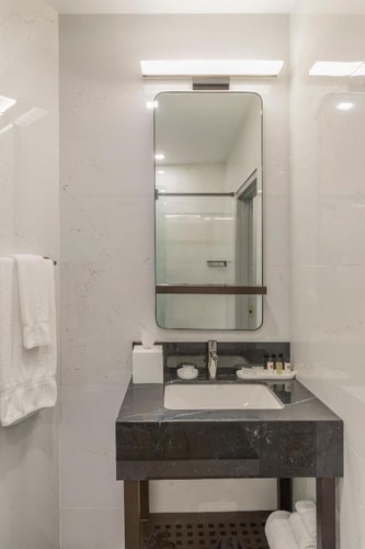 Deluxe Queen Room Near Madison Square Park NYC 5 Luxury Bookings