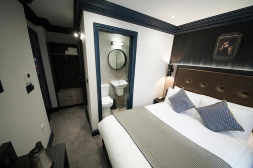 Deluxe Double Or Twin Room Near Bramber Green LON 4 Luxury Bookings