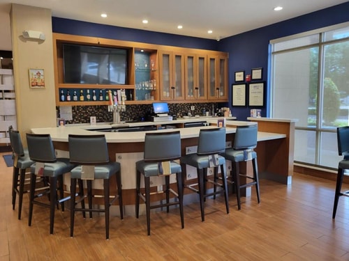 King Studio Near Collins Elementary School HOU 10 Luxury Bookings