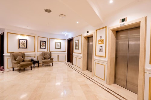 Deluxe King Or Twin Room Near Satwa Roundabout 12 Luxury Bookings