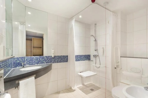 Double Room Near Normand Park LON 4 Luxury Bookings