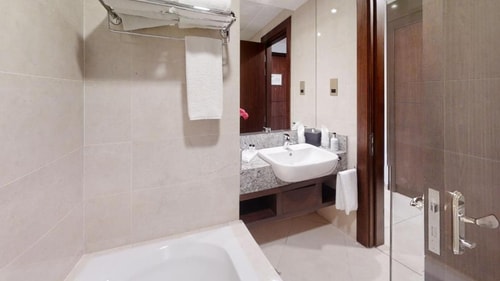 Studio Creek View Apartment Jaddaf Metro 14 Luxury Bookings