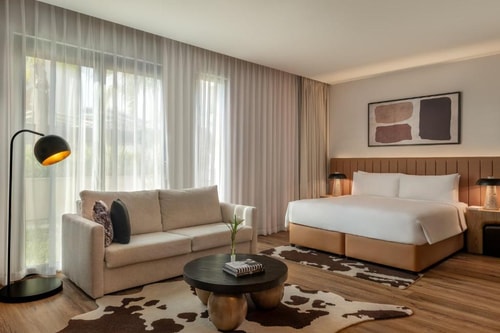 King Studio Suite Near Civic Square Park Luxury Bookings