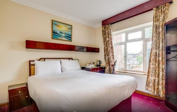 Double Or Twin Room Near Springfield Gardens LON Luxury Bookings