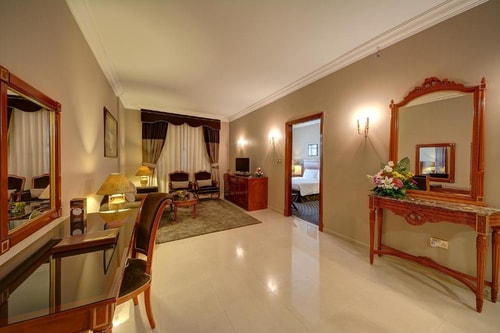 Deluxe Suite Near Baqer Mohebi Supermarket 3 Luxury Bookings