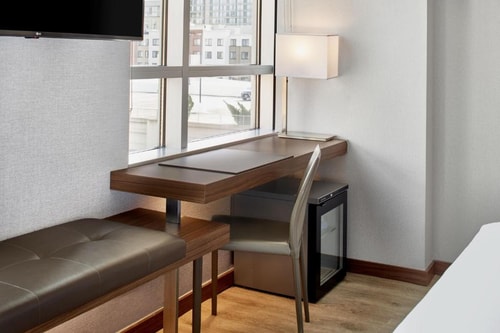 Queen Room Near Silver Diner WDC 4 Luxury Bookings