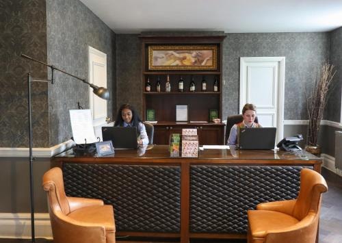 Classic Double Room Near Sunken Garden LON 10 Luxury Bookings