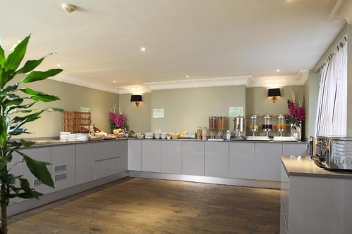 Double Or Twin Room Near Royal Mail Postbox LON 10 Luxury Bookings