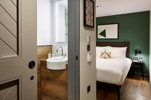 1 Bedroom Suite Near Tesco Superstore LON 1 Luxury Bookings