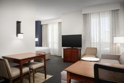 Queen Studio Near Beeler Memorial Pocket Park HOU 2 Luxury Bookings