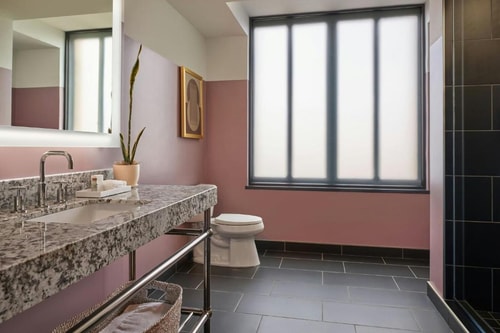 Queen Room Near James W Aston Park DAL 7 Luxury Bookings