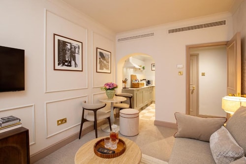 One Bedroom Apartment Near Walton Estates LON 2 Luxury Bookings