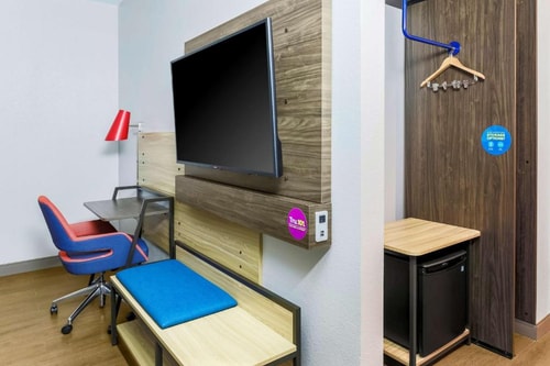 King Room Near Shell Food Mart DAL 2 Luxury Bookings