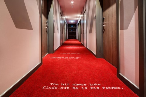 Queen Room Near Oxbridge Online School LON 8 Luxury Bookings
