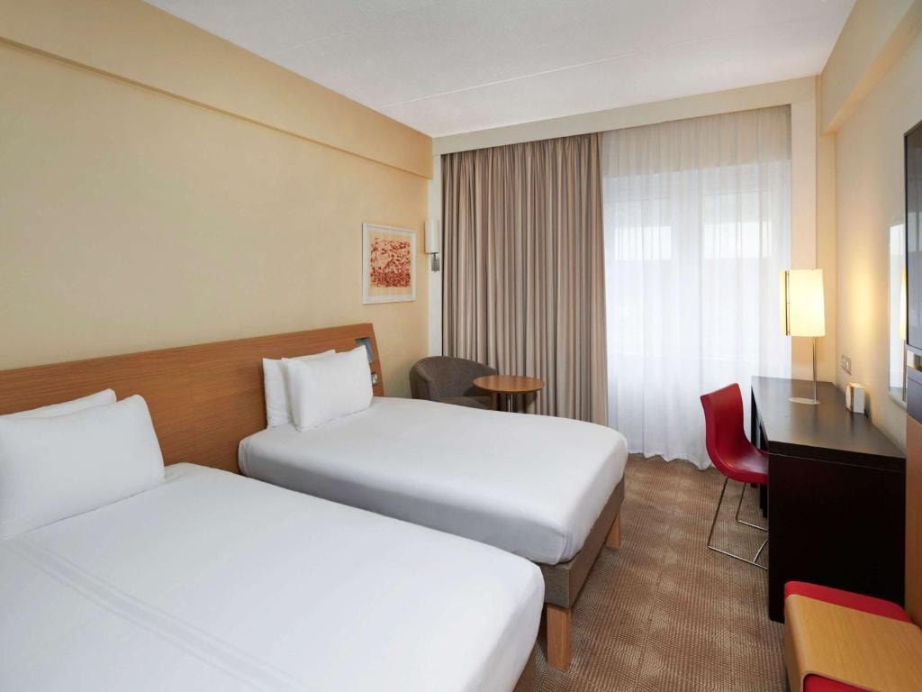 Superior Twin Room Near Lily Close Green LON Luxury Bookings