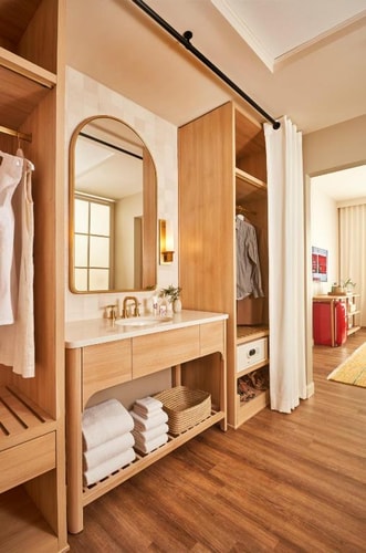 King Room Near Blue Print Showroom DAL 9 Luxury Bookings