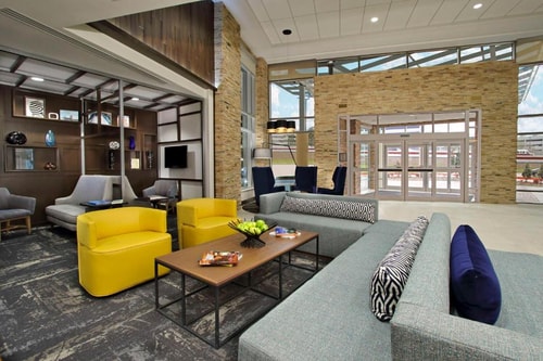 King Room Near Layne Hendrix Memorial Bench HOU 11 Luxury Bookings