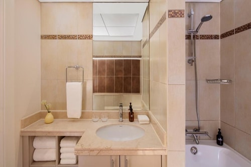 One Bedroom Business Suite Near Dubai Jewel Tower 7 Luxury Bookings