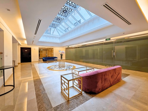 Deluxe Room Near Mashreq Metro 7 Luxury Bookings