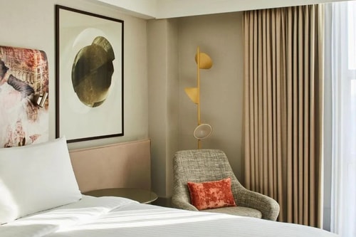 Deluxe Queen Room Near Gloucester Park LON 2 Luxury Bookings