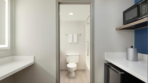 Standard King Room Near American Red Cross DAL 2 Luxury Bookings