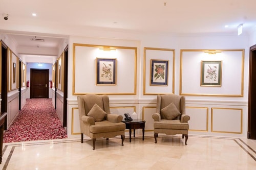 Deluxe King Or Twin Room Near Satwa Roundabout 9 Luxury Bookings