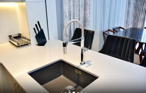 4 Bedroom Deluxe Apartment Near Barclays Bank LON 14 Luxury Bookings