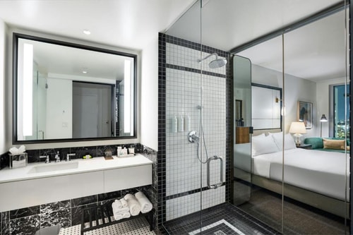 King Room Near Downtown Houston Tunnel HOU 3 Luxury Bookings