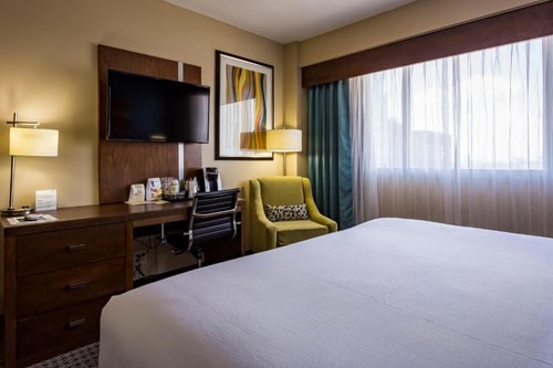 Standard King Room Near To Root Square HOU 2 Luxury Bookings