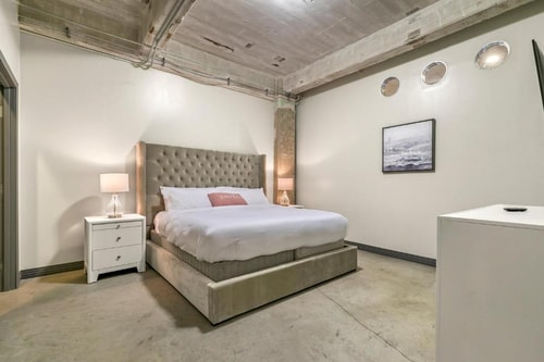 One Bedroom Near Akard Plaza DAL Luxury Bookings