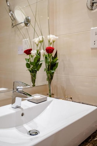 King Or Twin Room Near Noble Veterinary Clinic 7 Luxury Bookings