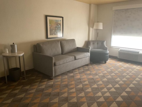 Standard King Room Near IAH Airport Area HOU 3 Luxury Bookings