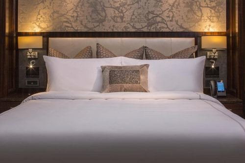 Luxury King Room Near Memorial Park HOU Luxury Bookings
