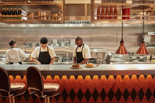 Queen Room Near Bush Theatre LON 10 Luxury Bookings