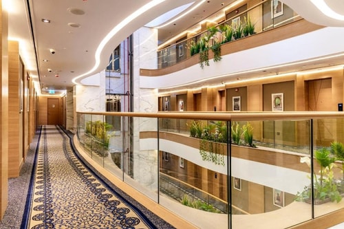 Classic King Room Near Al Nasr Leisureland 9 Luxury Bookings