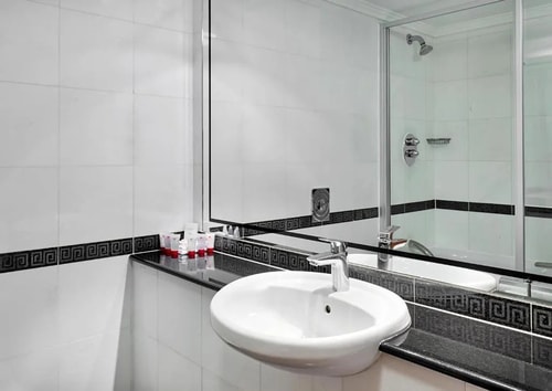 Superior King Room Near Tower Hill Garden LON 3 Luxury Bookings