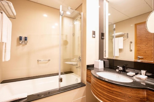 One Bedroom Suite Near Sharaf DG Metro 7 Luxury Bookings