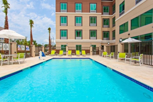 Standard King Or Twin Room Near Planet Fitness HOU 13 Luxury Bookings