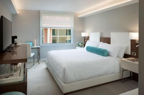 Queen Room Near Oracle Park SAN Luxury Bookings