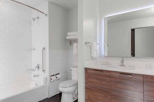 King Studio Suite Near City Hall Plaza Park DAL 3 Luxury Bookings