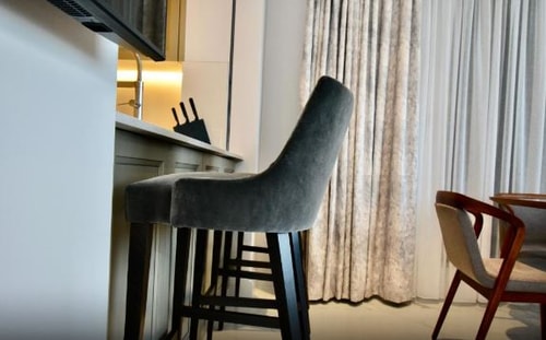 3 Bedroom Deluxe Apartment Near Barclays Bank LON 11 Luxury Bookings